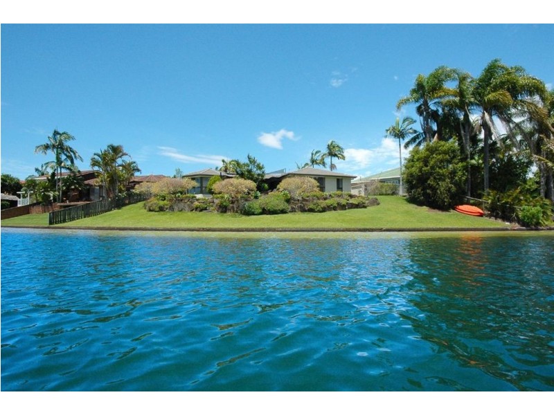 15 Deloraine Court, Mermaid Waters QLD 4218