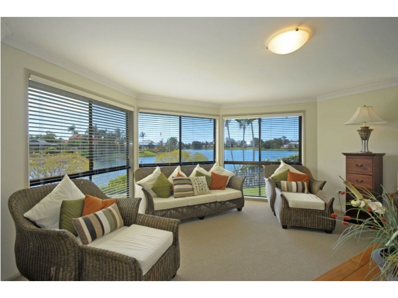 15 Deloraine Court, Mermaid Waters QLD 4218