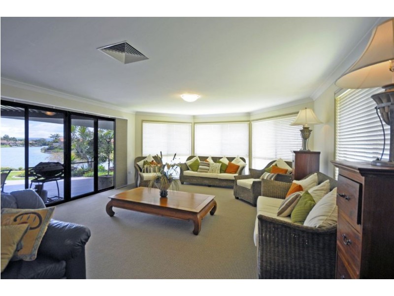 15 Deloraine Court, Mermaid Waters QLD 4218