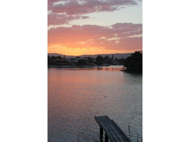 2/27 Duet Dr, Mermaid Waters QLD 4218