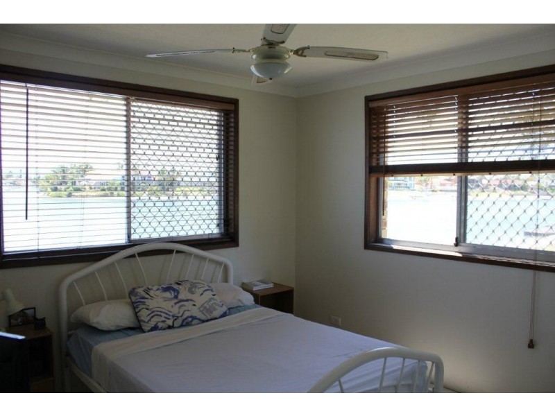 2/27 Duet Dr, Mermaid Waters QLD 4218