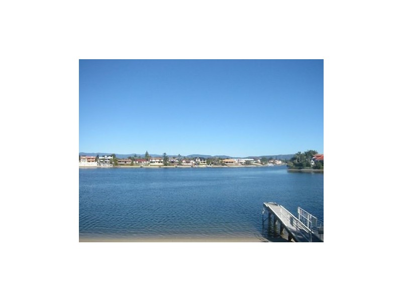 2/27 Duet Dr, Mermaid Waters QLD 4218