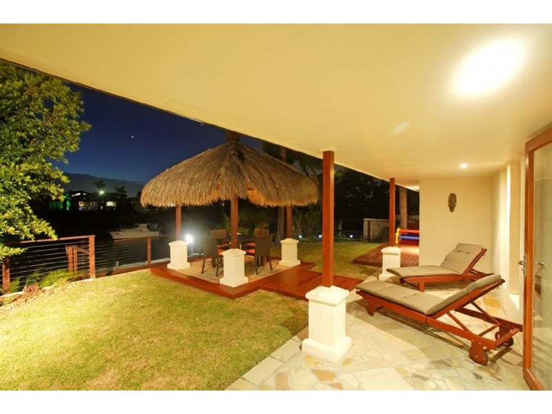 6 Alaska Ave, Broadbeach Waters QLD 4218