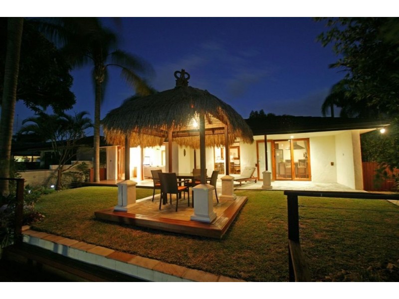 6 Alaska Ave, Broadbeach Waters QLD 4218