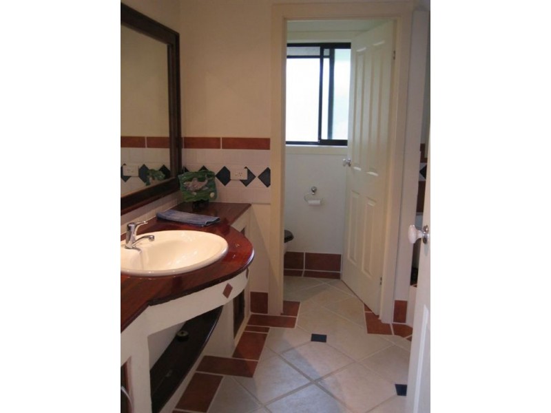 6 Alaska Ave, Broadbeach Waters QLD 4218