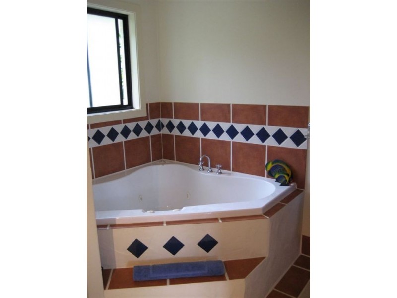 6 Alaska Ave, Broadbeach Waters QLD 4218