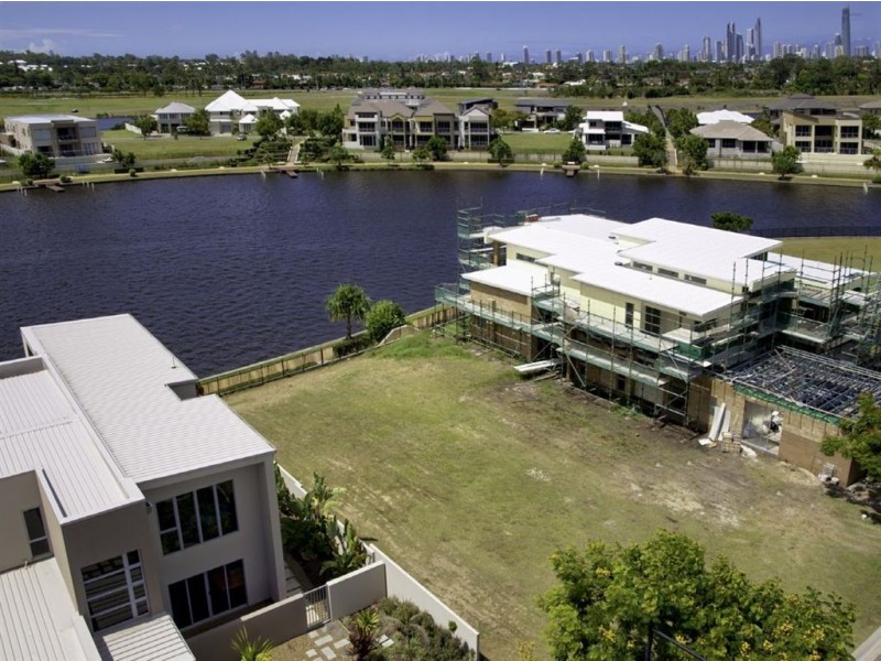 5027 Emerald Islands Drive, Carrara QLD 4211