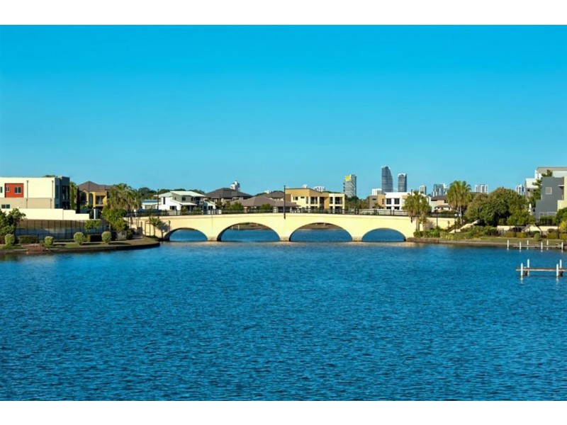 5027 Emerald Islands Drive, Carrara QLD 4211