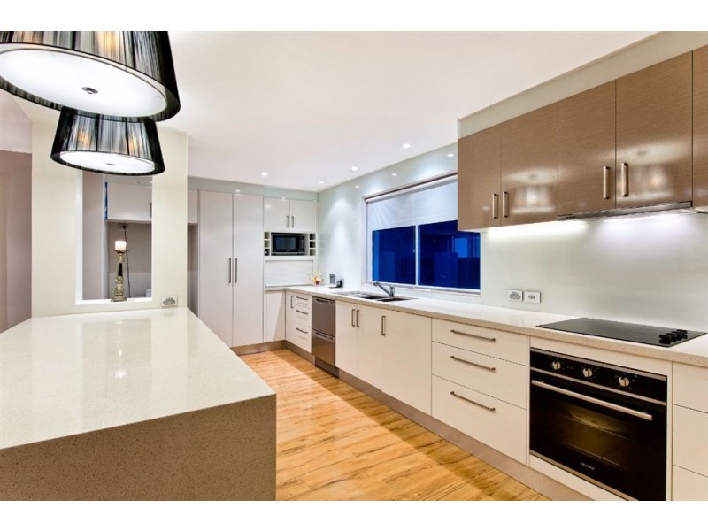 44 Fairsky Avenue, Mermaid Waters QLD 4218