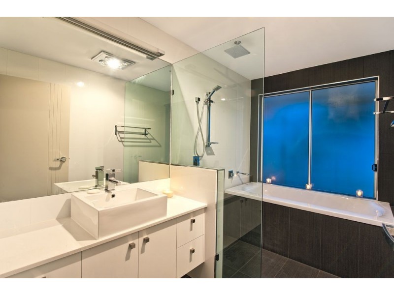 44 Fairsky Avenue, Mermaid Waters QLD 4218