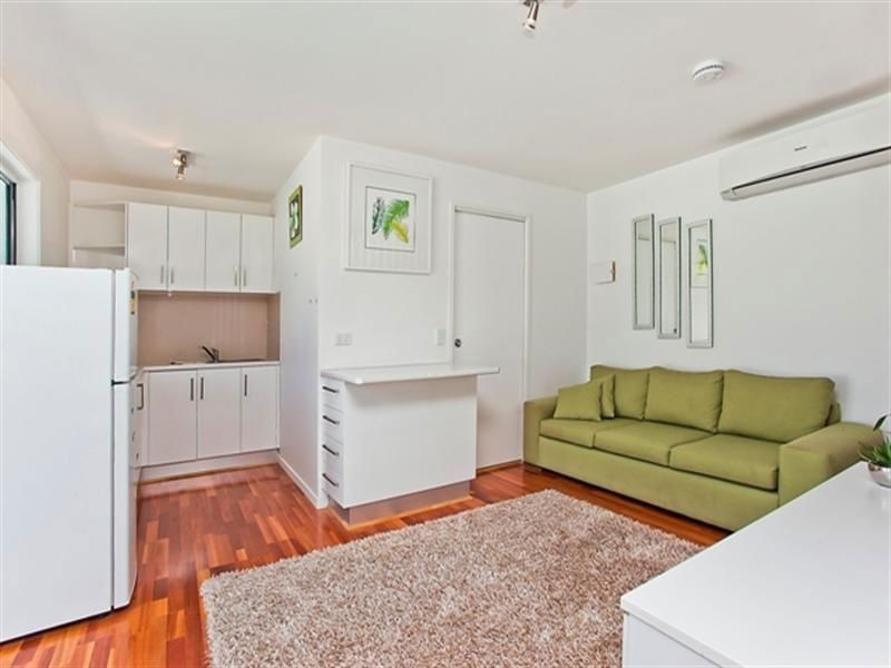 44 Fairsky Avenue, Mermaid Waters QLD 4218