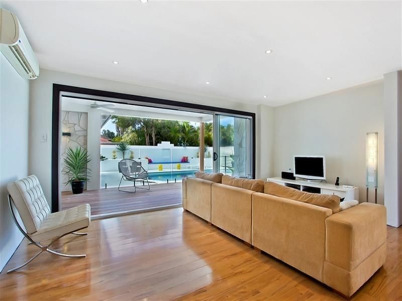 44 Fairsky Avenue, Mermaid Waters QLD 4218