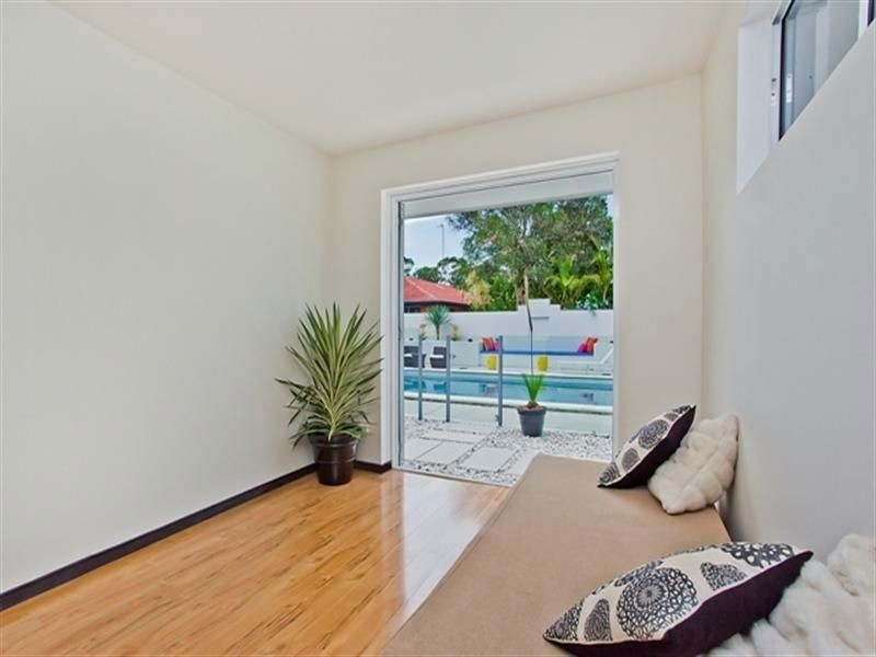 44 Fairsky Avenue, Mermaid Waters QLD 4218