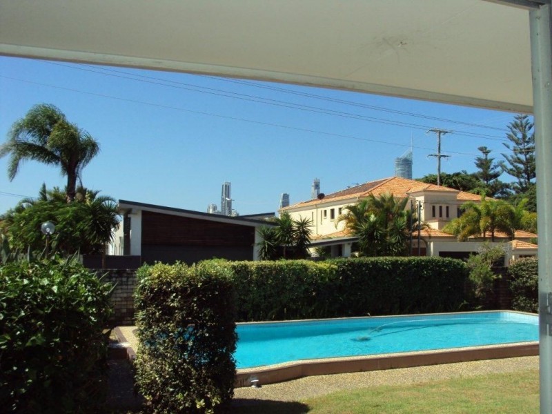 18 Furlong Street, Broadbeach Waters QLD 4218