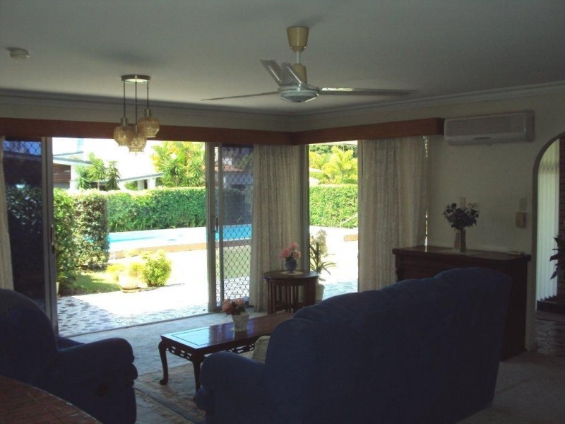18 Furlong Street, Broadbeach Waters QLD 4218