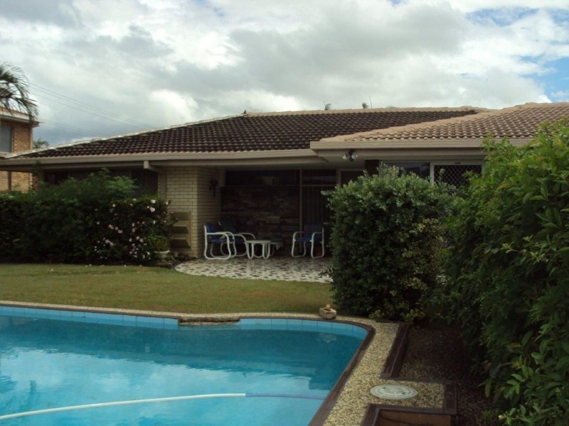 18 Furlong Street, Broadbeach Waters QLD 4218
