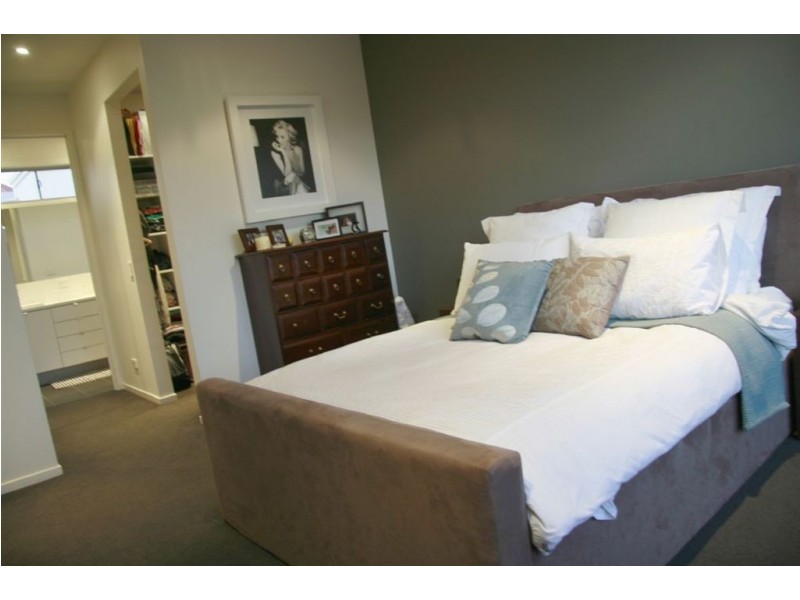 40 Watts Drive, Varsity Lakes QLD 4227