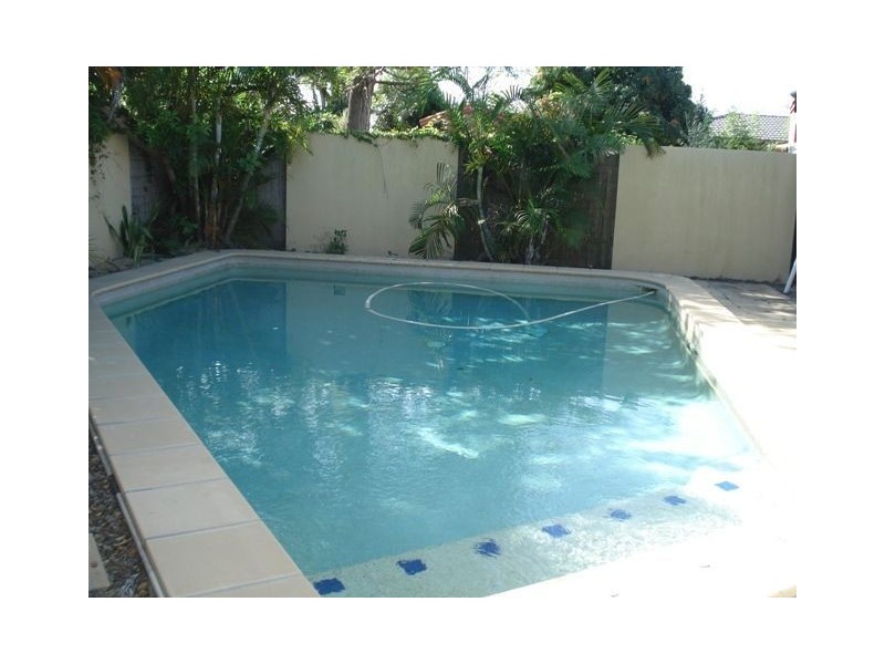 71 Savoy Drive, Broadbeach Waters QLD 4218