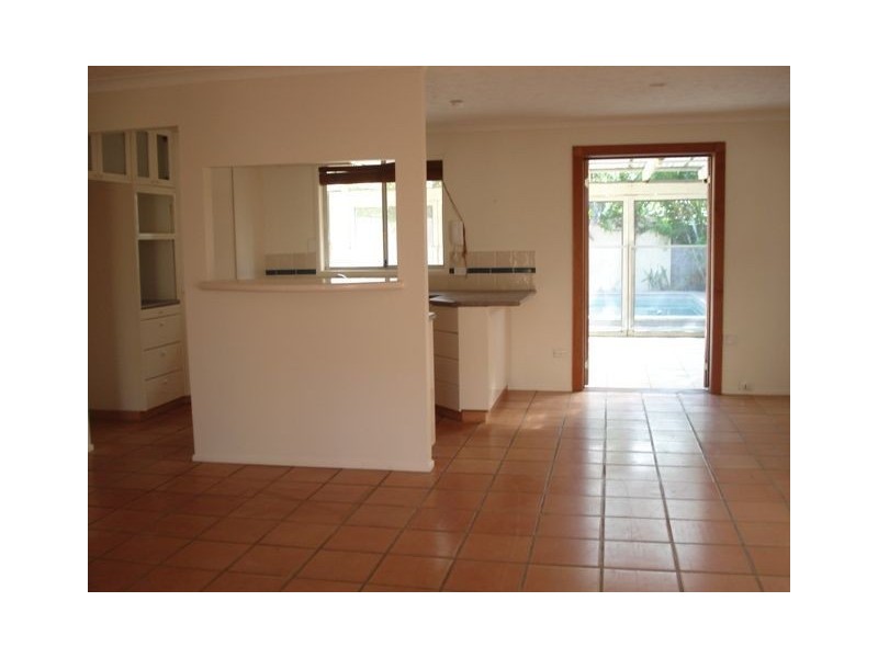 71 Savoy Drive, Broadbeach Waters QLD 4218