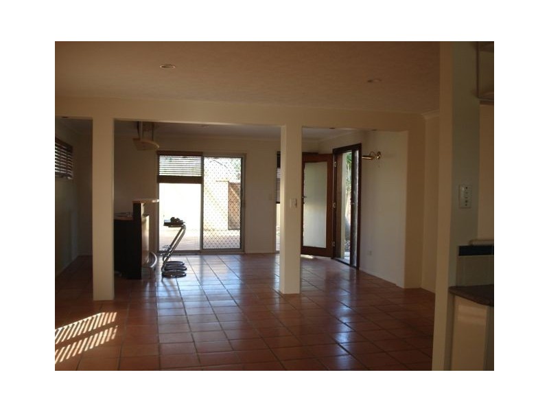 71 Savoy Drive, Broadbeach Waters QLD 4218