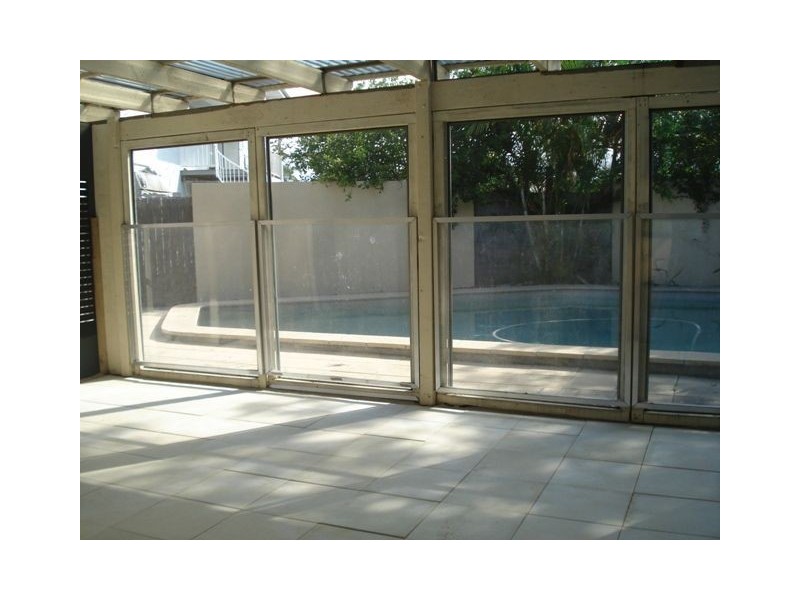 71 Savoy Drive, Broadbeach Waters QLD 4218