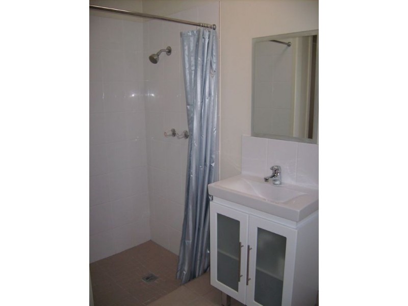 2/131 Rio Vista Blvd, Broadbeach Waters QLD 4218