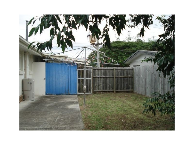4 Naranga Avenue, Broadbeach Waters QLD 4218