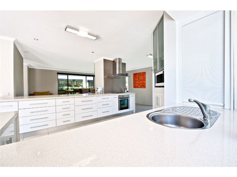 18 Keppel Court, Mermaid Waters QLD 4218
