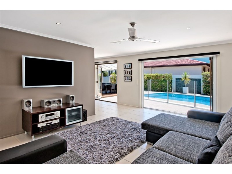 18 Keppel Court, Mermaid Waters QLD 4218