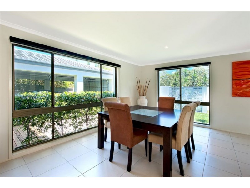 18 Keppel Court, Mermaid Waters QLD 4218