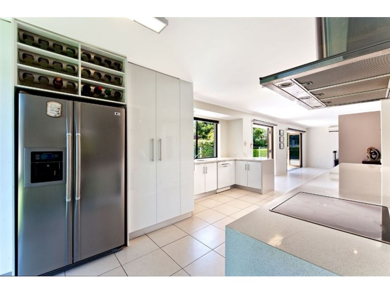 18 Keppel Court, Mermaid Waters QLD 4218