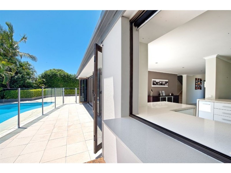 18 Keppel Court, Mermaid Waters QLD 4218