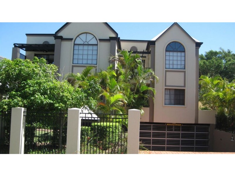 2/5 Sportsman Avenue, Mermaid Beach QLD 4218