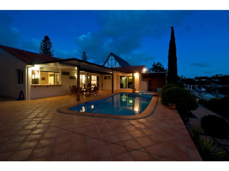 32 Conifer Crescent, Broadbeach Waters QLD 4218