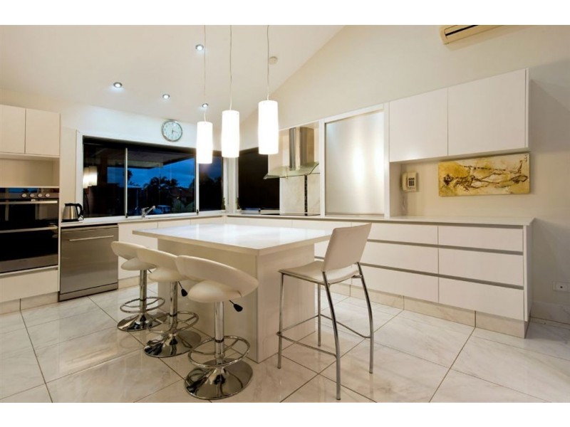 32 Conifer Crescent, Broadbeach Waters QLD 4218