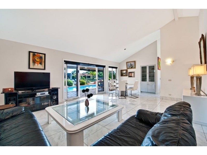 32 Conifer Crescent, Broadbeach Waters QLD 4218