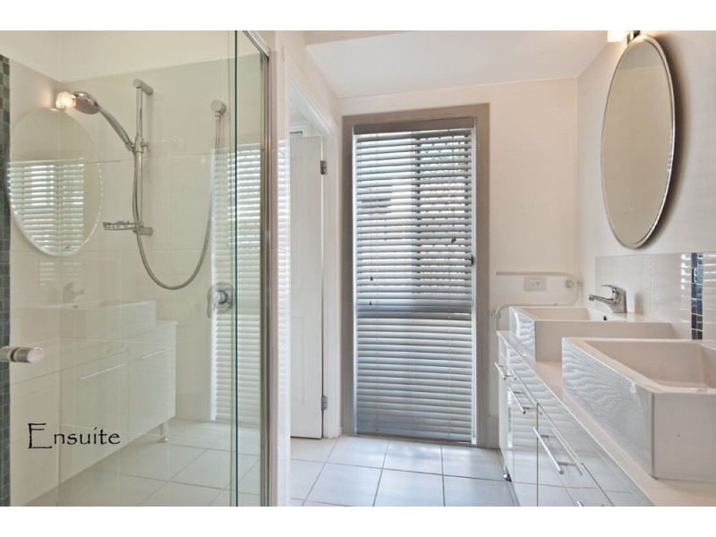 32 Conifer Crescent, Broadbeach Waters QLD 4218