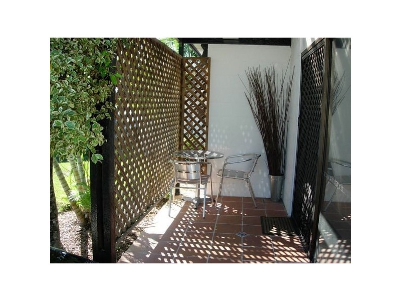 1/2 Carmel Crt, Broadbeach Waters QLD 4218