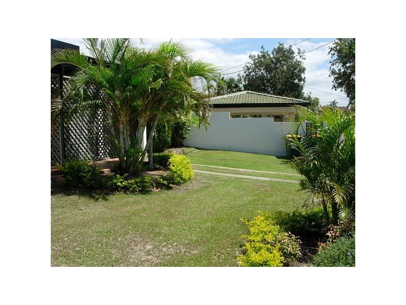 1/2 Carmel Crt, Broadbeach Waters QLD 4218