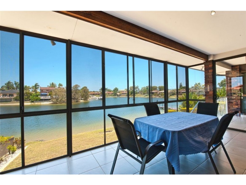 11 Weatherly Avenue, Mermaid Waters QLD 4218