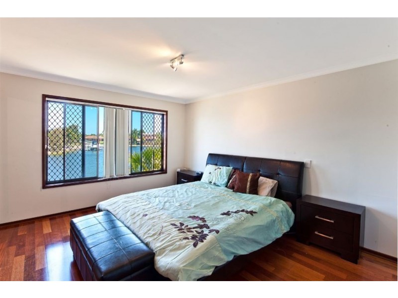 11 Weatherly Avenue, Mermaid Waters QLD 4218