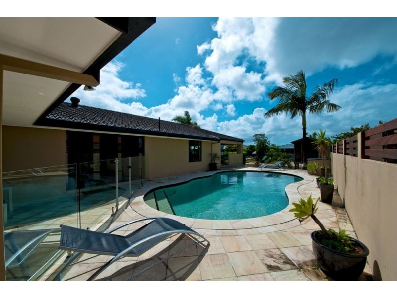 11 Cypress Drive West, Broadbeach Waters QLD 4218