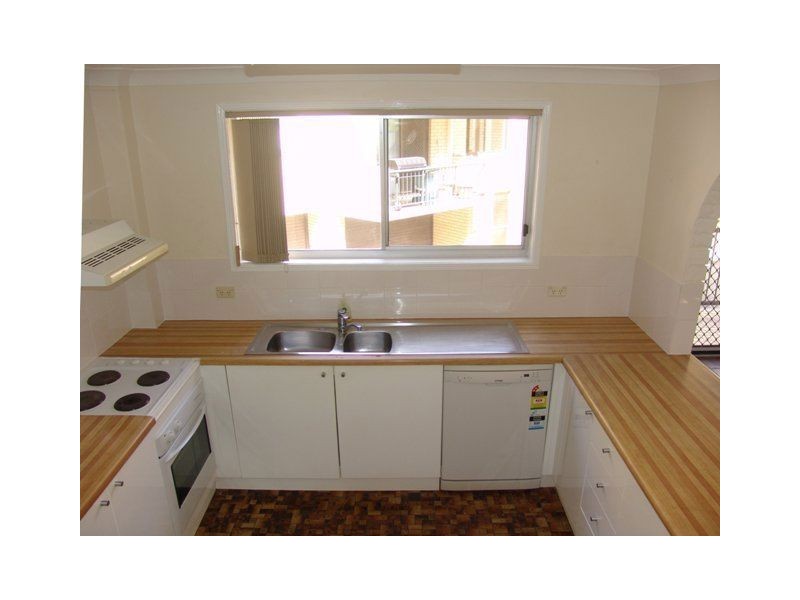 2/45 Britannia Avenue, Broadbeach QLD 4218