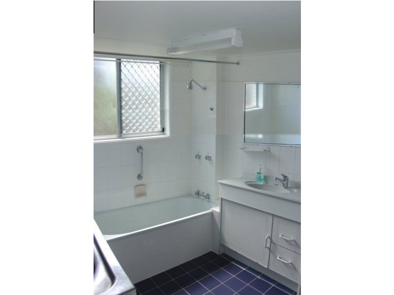 2/45 Britannia Avenue, Broadbeach QLD 4218