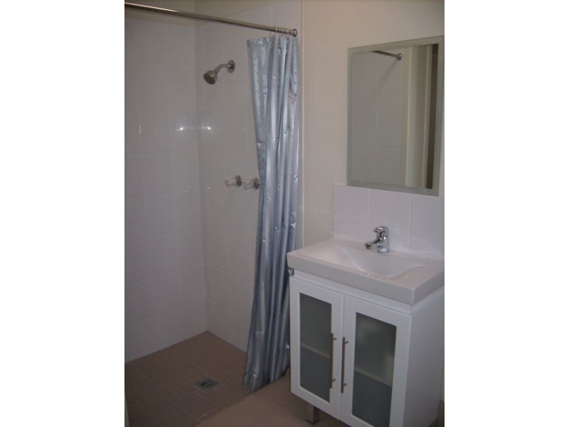 2/131 Rio Vista Blvd, Broadbeach Waters QLD 4218