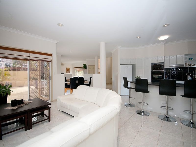 18 Narrabeen Court, Robina QLD 4226