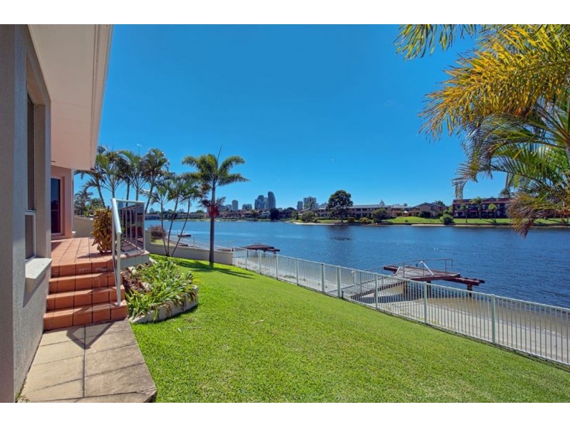 68 Sailaway Street, Mermaid Waters QLD 4218