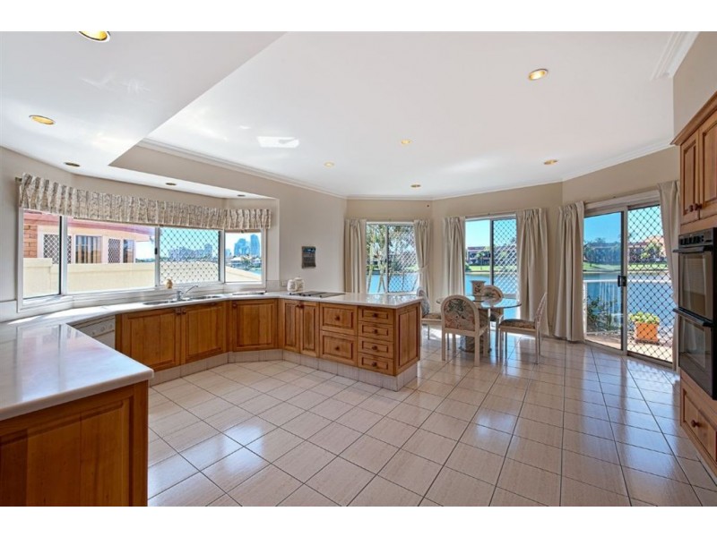 68 Sailaway Street, Mermaid Waters QLD 4218