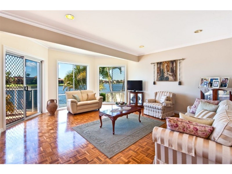 68 Sailaway Street, Mermaid Waters QLD 4218