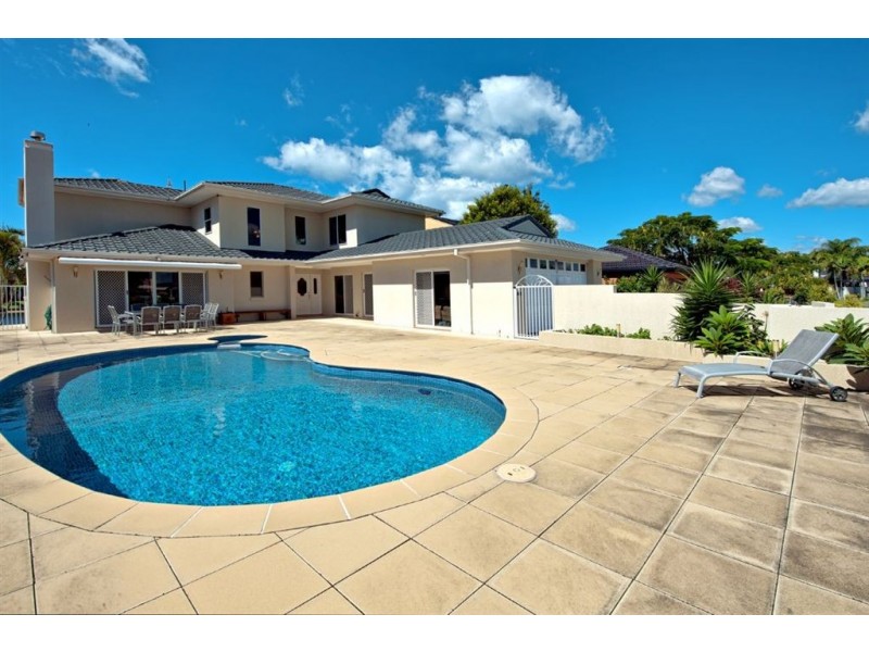 68 Sailaway Street, Mermaid Waters QLD 4218